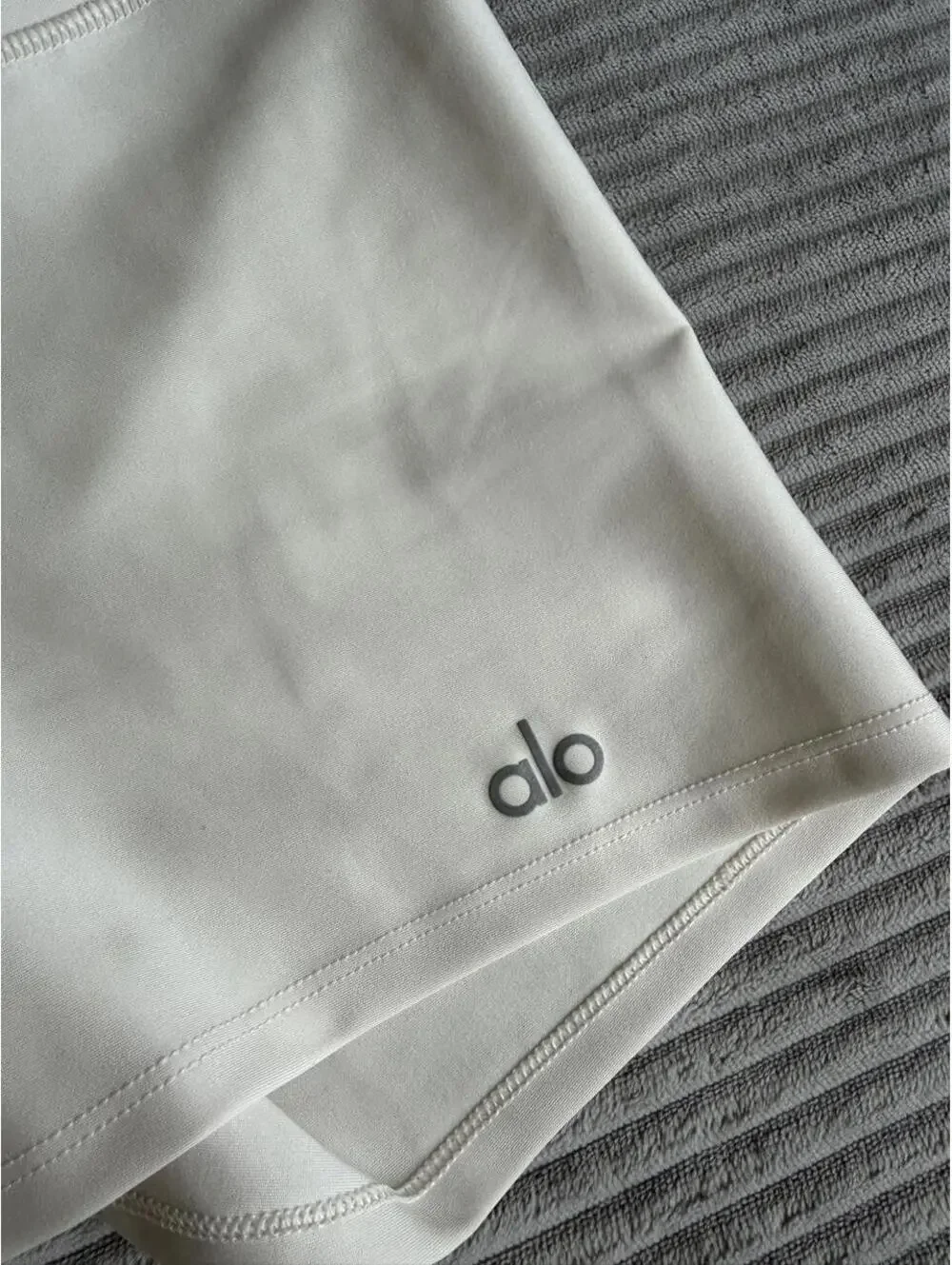 Alo Yoga shorts size XS